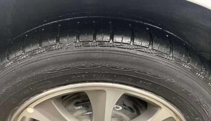 2016 Hyundai Grand i10 ASTA (O) AT 1.2 KAPPA VTVT, CNG, Automatic, 66,779 km, Right Rear Tyre Tread