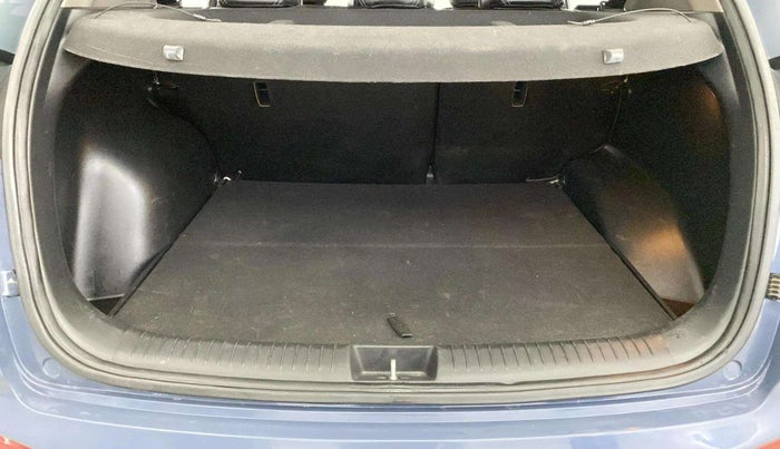 2016 Hyundai Creta SX PLUS AT 1.6 PETROL, Petrol, Automatic, 74,825 km, Boot Inside