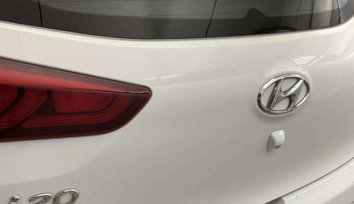 2017 Hyundai Elite i20 SPORTZ 1.2, Petrol, Manual, 7,463 km, Dicky (Boot door) - Minor scratches