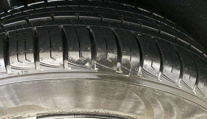 2018 Maruti Vitara Brezza VDI (O), Diesel, Manual, 24,838 km, Left Front Tyre Tread