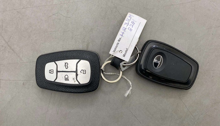 2022 Tata NEXON XZ PLUS PETROL, Petrol, Manual, 39,976 km, Key Close Up