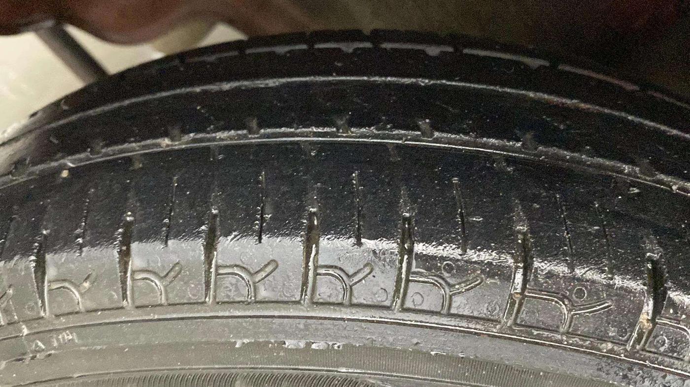 2014 Maruti Alto 800 LXI, Petrol, Manual, 49,529 km, Right Front Tyre Tread
