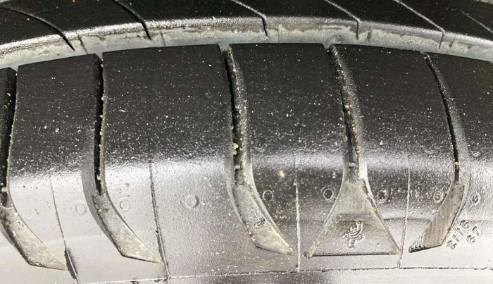 2021 Maruti Baleno ZETA PETROL 1.2, Petrol, Manual, 31,537 km, Left Front Tyre Tread