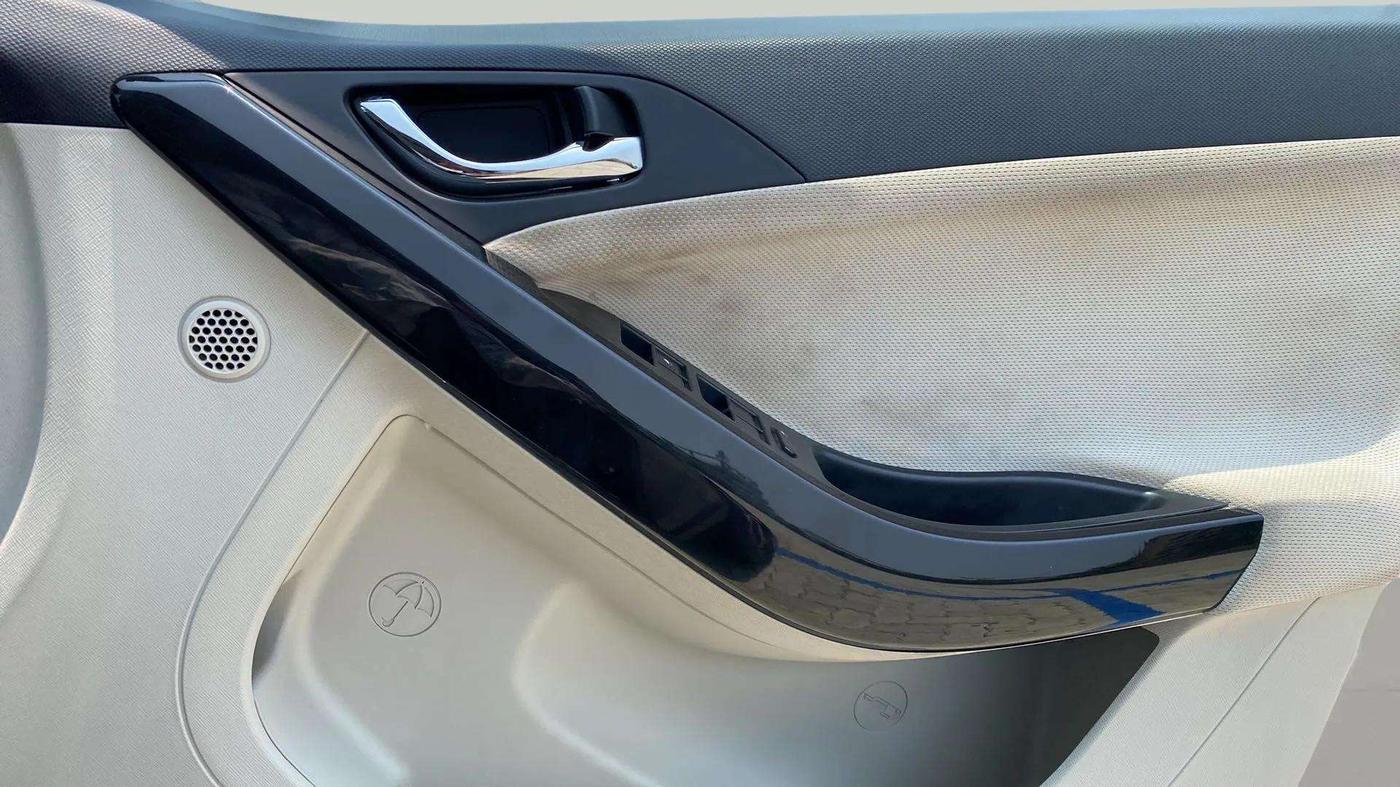 2023 Tata NEXON XZA PLUS SUNROOF PETROL, Petrol, Automatic, 38,224 km, Driver Side Door Panels Control