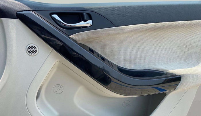 2023 Tata NEXON XZA PLUS SUNROOF PETROL, Petrol, Automatic, 38,182 km, Driver Side Door Panels Control