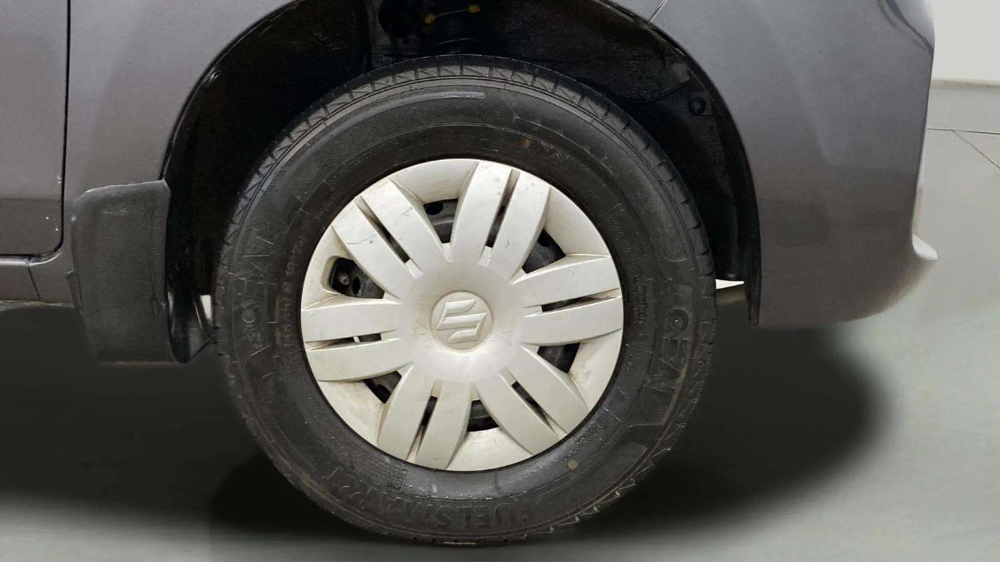 2022 Maruti Alto LXI O, Petrol, Manual, 29,946 km, Right Front Wheel