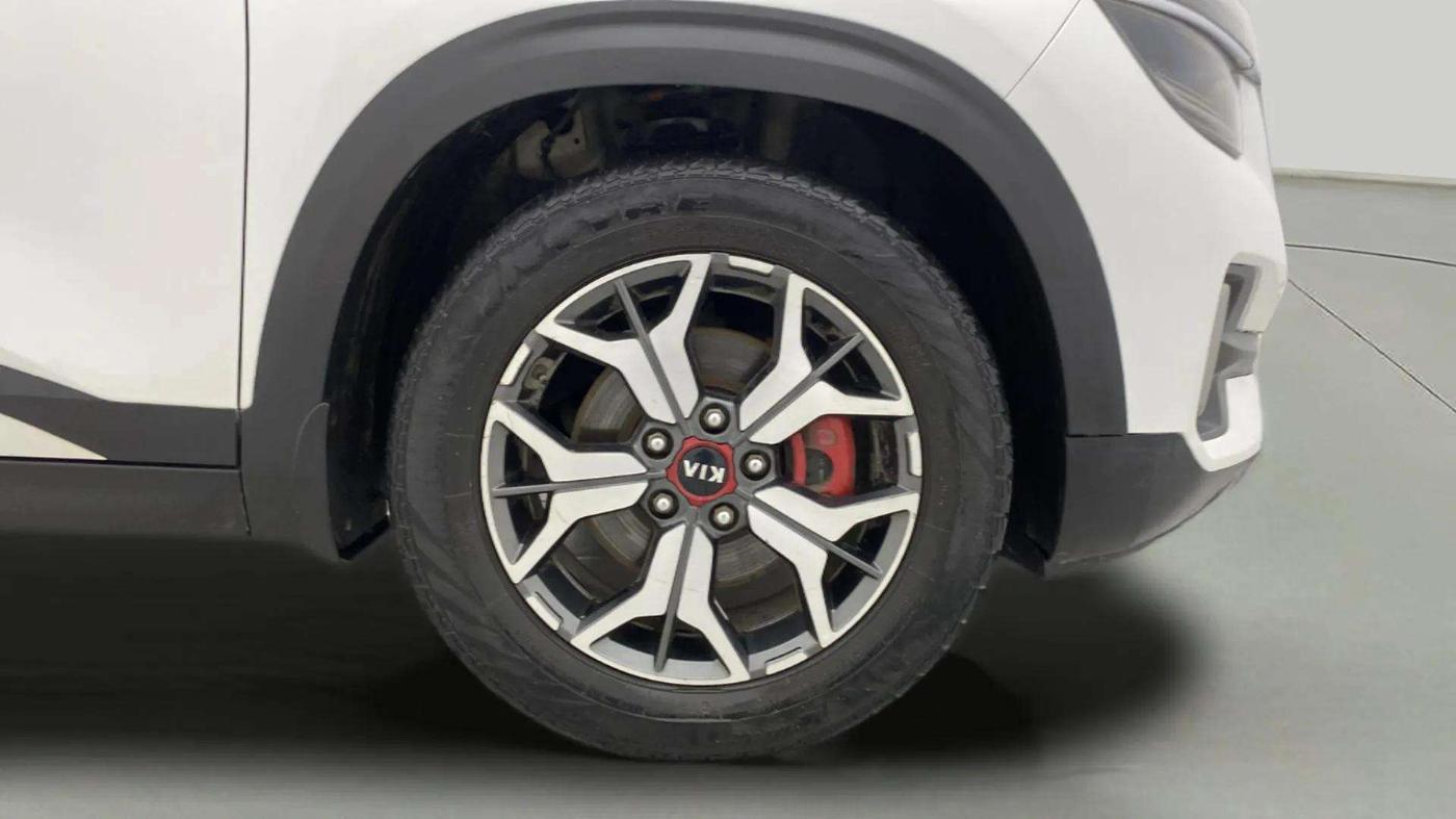 2021 KIA SELTOS GTX PLUS AT 1.5 DIESEL, Diesel, Automatic, 87,376 km, Right Front Wheel