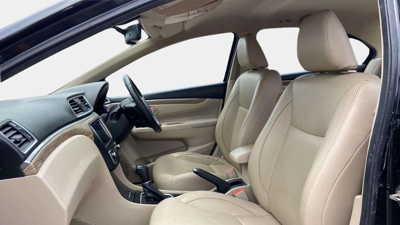 2019 Maruti Ciaz ALPHA  AT 1.5 SHVS PETROL, Petrol, Automatic, 86,117 km, Right Side Front Door Cabin