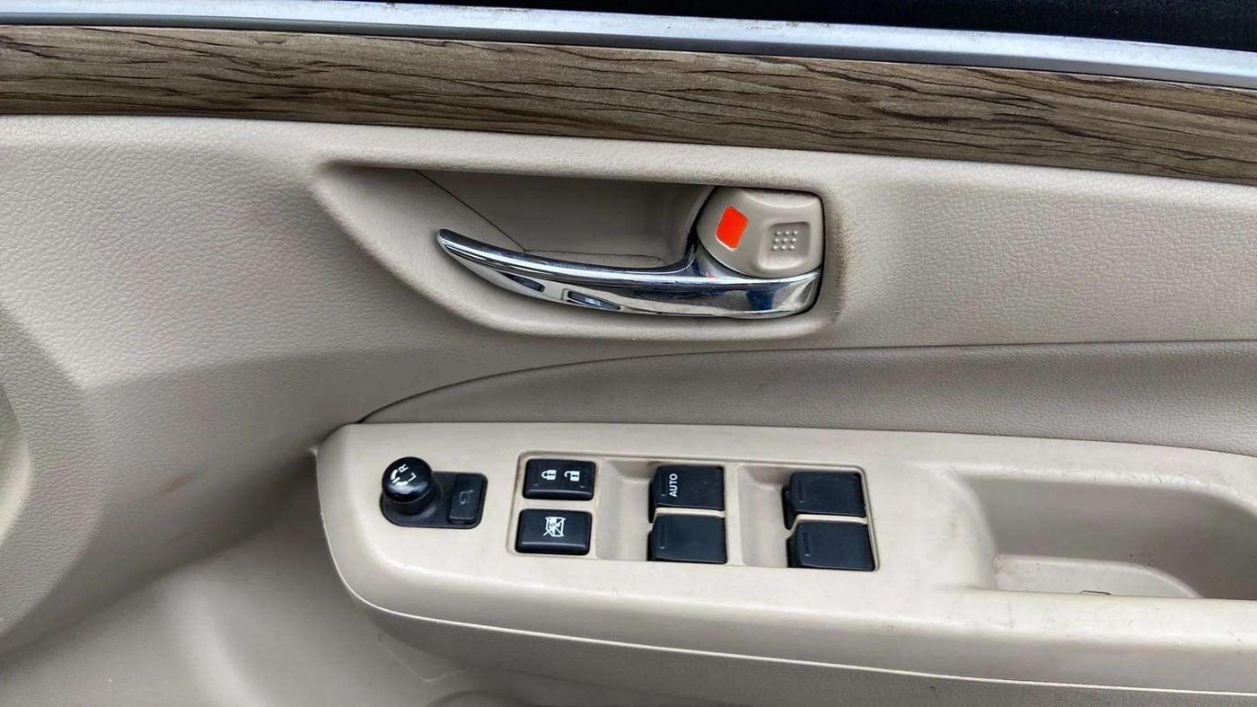 2019 Maruti Ciaz ALPHA  AT 1.5 SHVS PETROL, Petrol, Automatic, 86,117 km, Driver Side Door Panels Control
