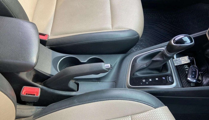 2018 Hyundai Verna 1.6 VTVT SX (O) AT, Petrol, Automatic, 54,366 km, Gear Lever