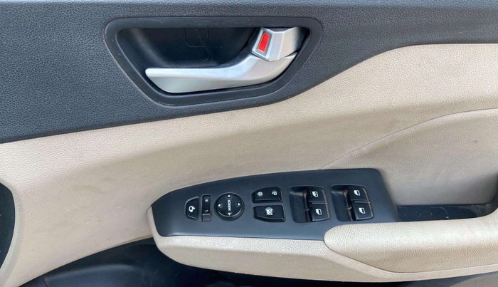 2018 Hyundai Verna 1.6 VTVT SX (O) AT, Petrol, Automatic, 54,366 km, Driver Side Door Panels Control