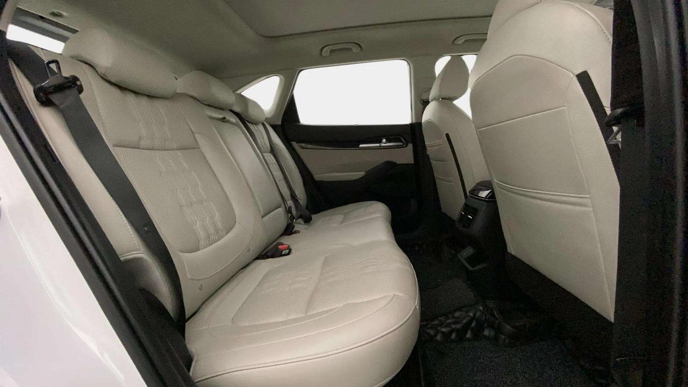 2023 KIA SELTOS  HTX 1.5 PETROL MT, Petrol, Manual, 48,050 km, Right Side Rear Door Cabin