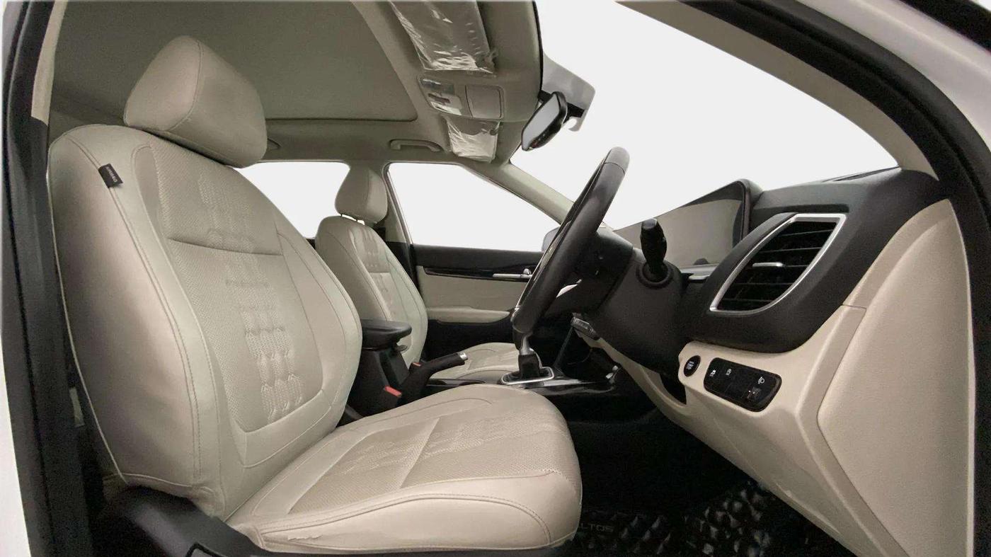 2023 KIA SELTOS  HTX 1.5 PETROL MT, Petrol, Manual, 48,050 km, Right Side Front Door Cabin