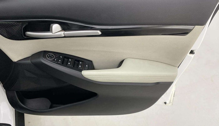 2023 KIA SELTOS  HTX 1.5 PETROL MT, Petrol, Manual, 47,988 km, Driver Side Door Panels Control