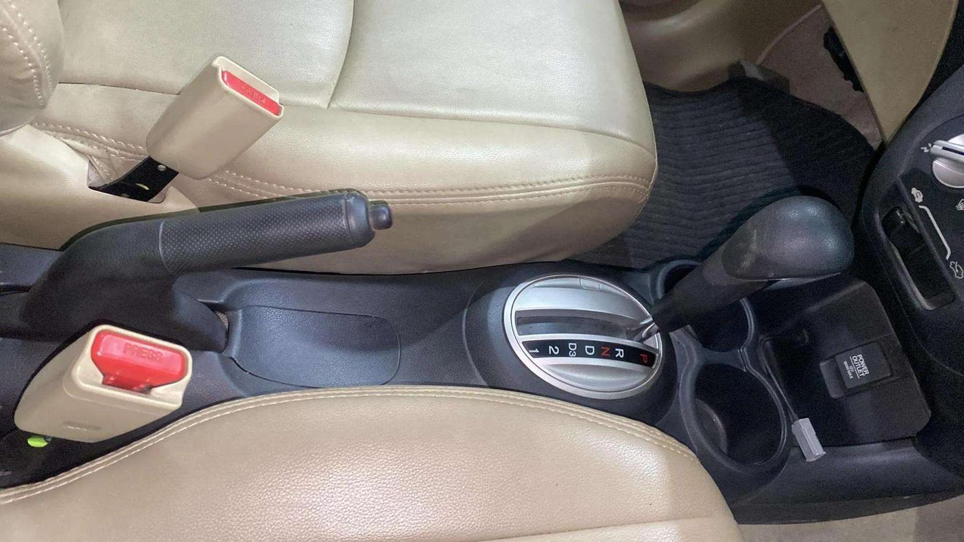 2015 Honda Brio VX AT, Petrol, Automatic, 14,542 km, Gear Lever