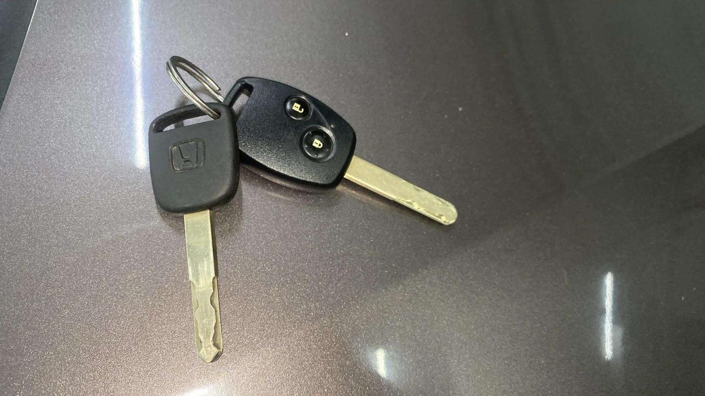 2015 Honda Brio VX AT, Petrol, Automatic, 14,542 km, Key Close Up