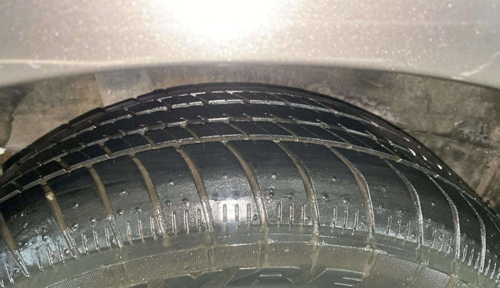 2015 Honda Brio VX AT, Petrol, Automatic, 14,430 km, Right Rear Tyre Tread