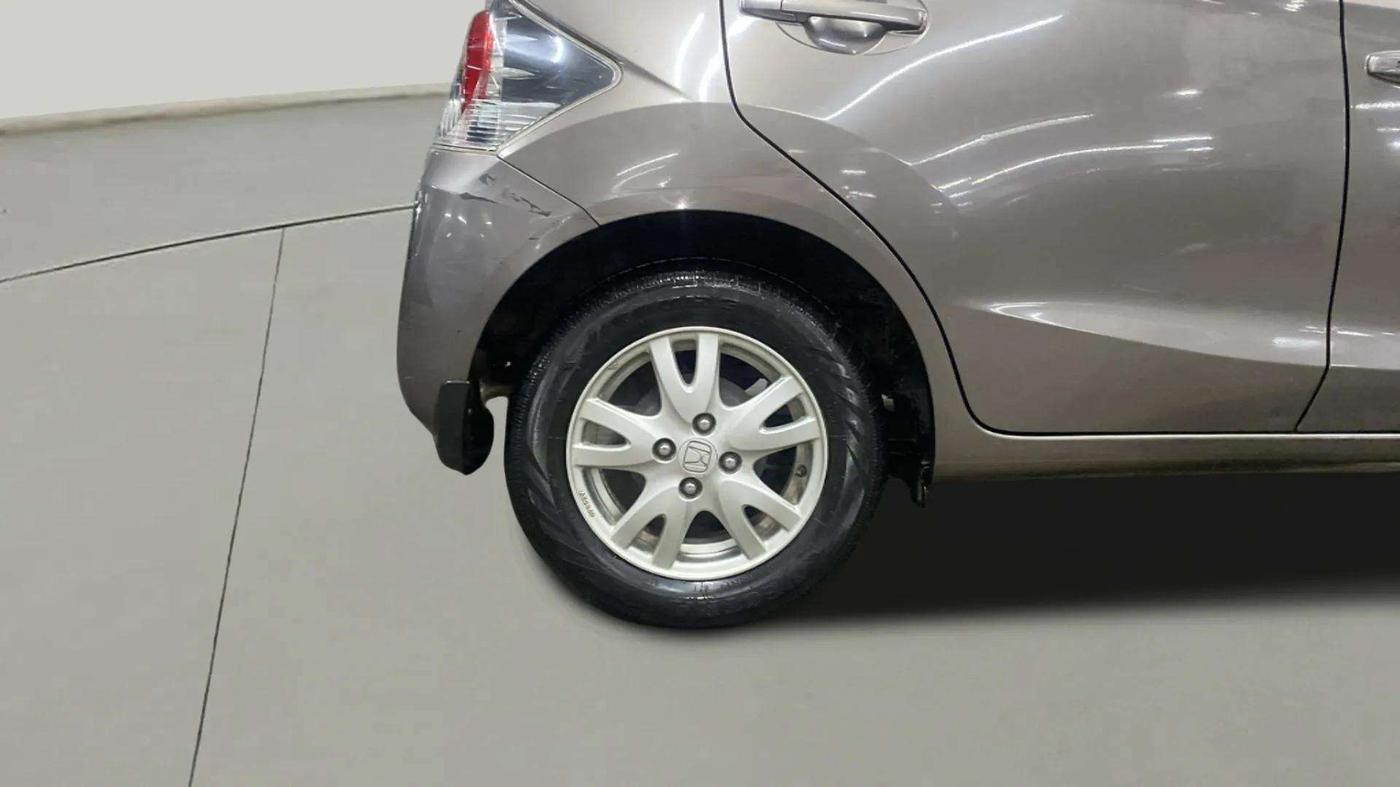 2015 Honda Brio VX AT, Petrol, Automatic, 14,542 km, Right Rear Wheel