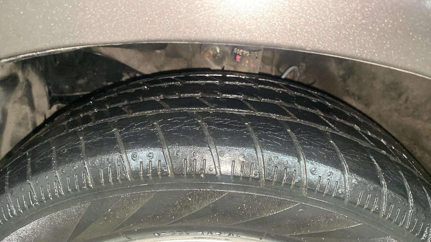 2015 Honda Brio VX AT, Petrol, Automatic, 14,542 km, Left Front Tyre Tread