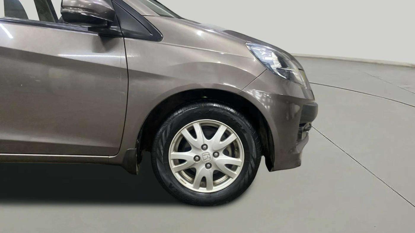 2015 Honda Brio VX AT, Petrol, Automatic, 14,542 km, Right Front Wheel