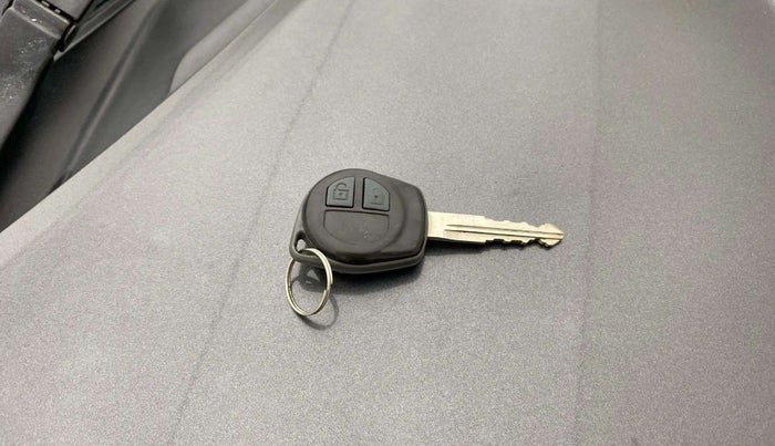 2016 Maruti Swift VXI, Petrol, Manual, 69,873 km, Key Close Up