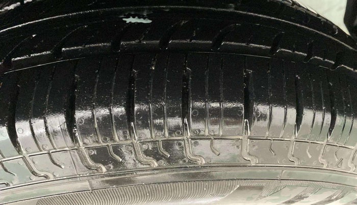 2016 Maruti Swift VXI, Petrol, Manual, 69,873 km, Left Rear Tyre Tread