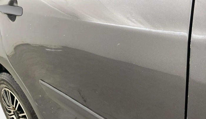 2016 Maruti Swift VXI, Petrol, Manual, 69,873 km, Right rear door - Minor scratches