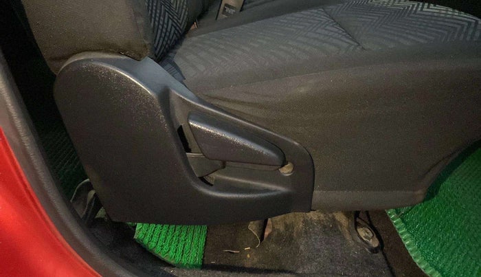 2018 Datsun Go Plus T, Petrol, Manual, 24,515 km, Driver Side Adjustment Panel
