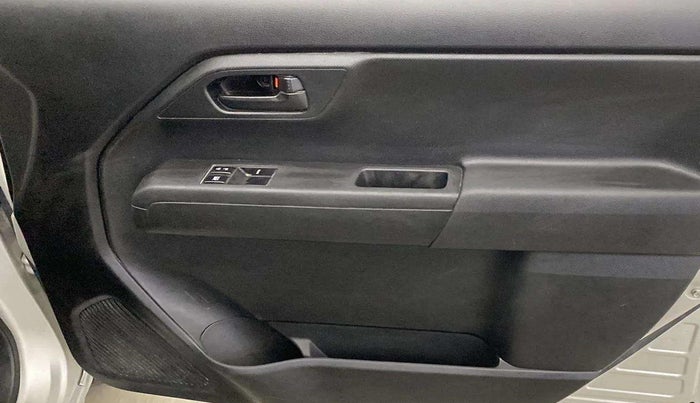 2022 Maruti New Wagon-R LXI 1.0, Petrol, Manual, 26,619 km, Driver Side Door Panels Control