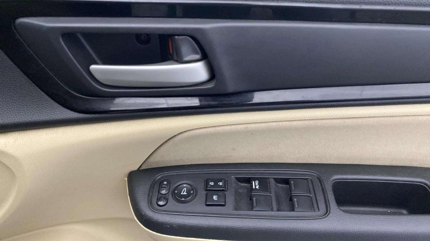 2020 Honda Amaze 1.2L I-VTEC S, Petrol, Manual, 88,049 km, Driver Side Door Panels Control