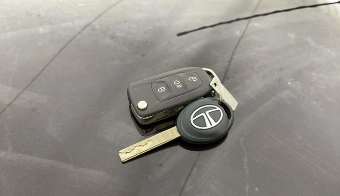 2023 Tata Tiago XT CNG, CNG, Manual, 35,389 km, Key Close Up