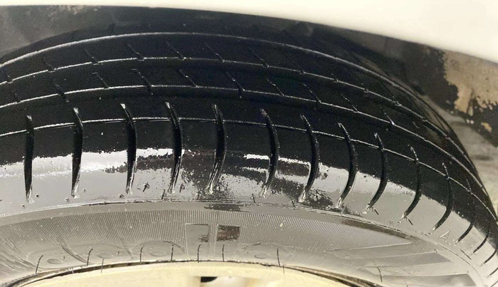 2014 Maruti Wagon R 1.0 LXI CNG, CNG, Manual, 87,486 km, Left Front Tyre Tread
