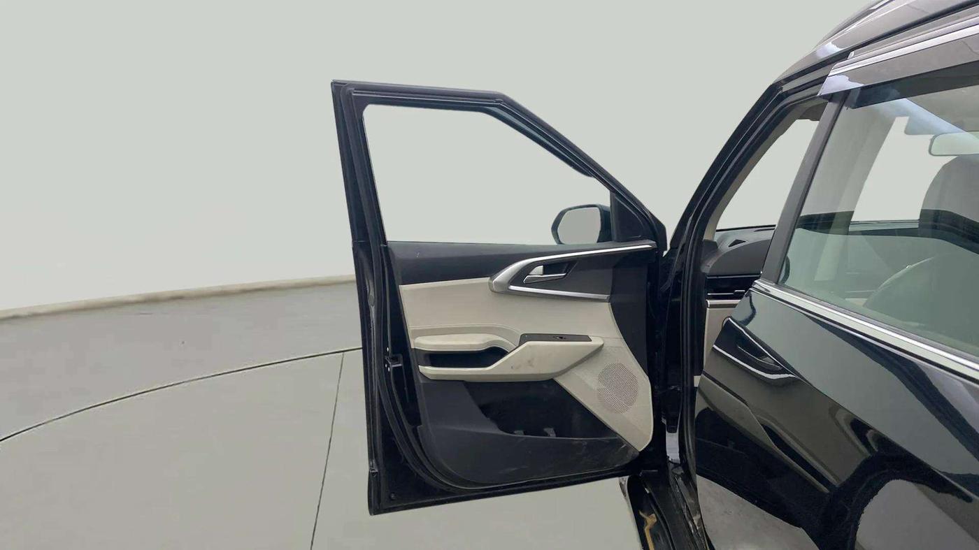 2024 KIA CARENS  PRESTIGE 1.5 TURBO PETROL IMT 7 STR , Petrol, Manual, 18,896 km, LHS Front Door