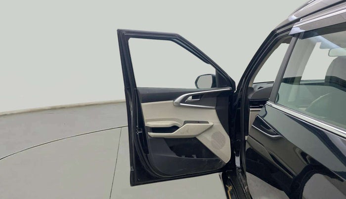 2024 KIA CARENS  PRESTIGE 1.5 TURBO PETROL IMT 7 STR , Petrol, Manual, 18,796 km, LHS Front Door