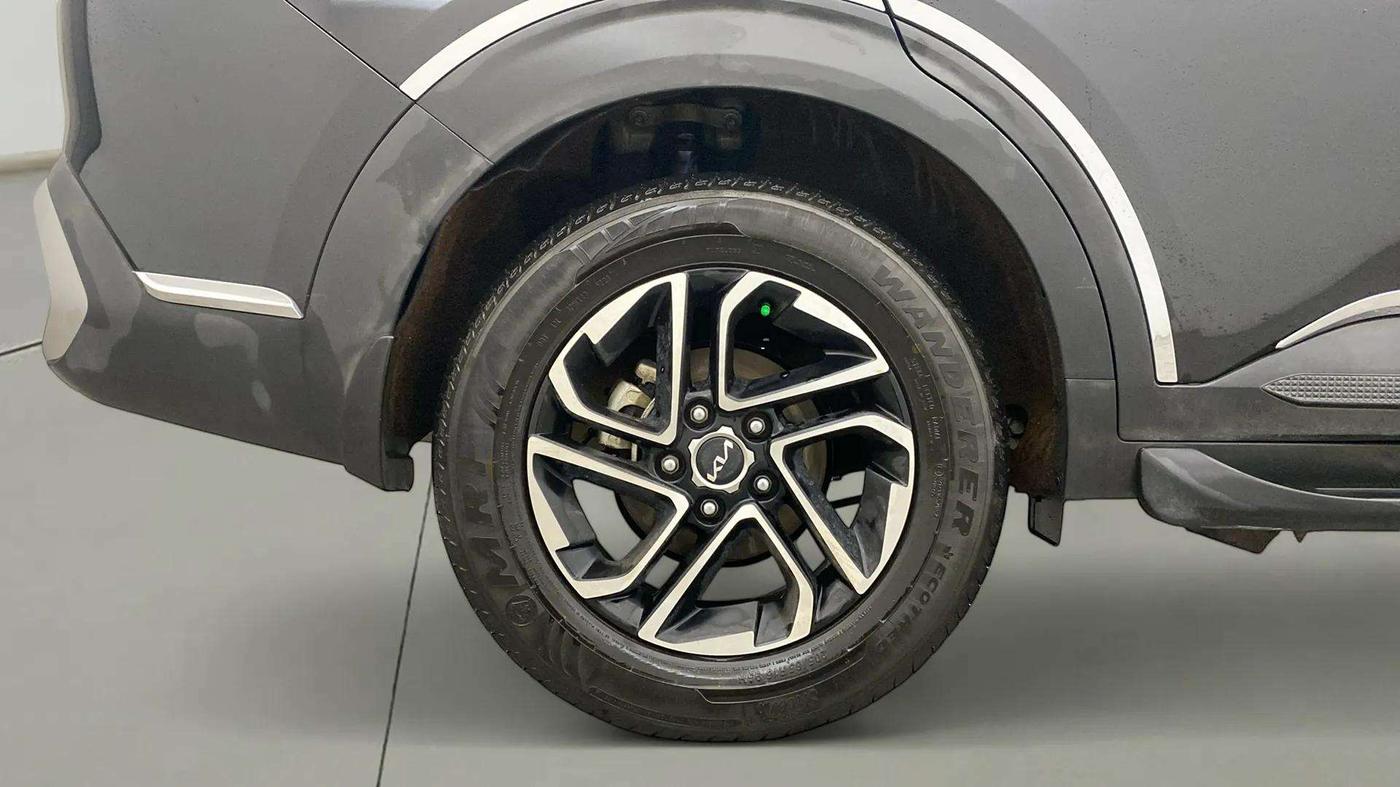 2024 KIA CARENS  PRESTIGE 1.5 TURBO PETROL IMT 7 STR , Petrol, Manual, 18,896 km, Right Rear Wheel