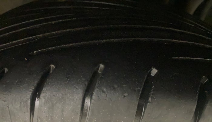 2014 Renault Scala RXL PETROL AT, Petrol, Automatic, 57,339 km, Left Rear Tyre Tread