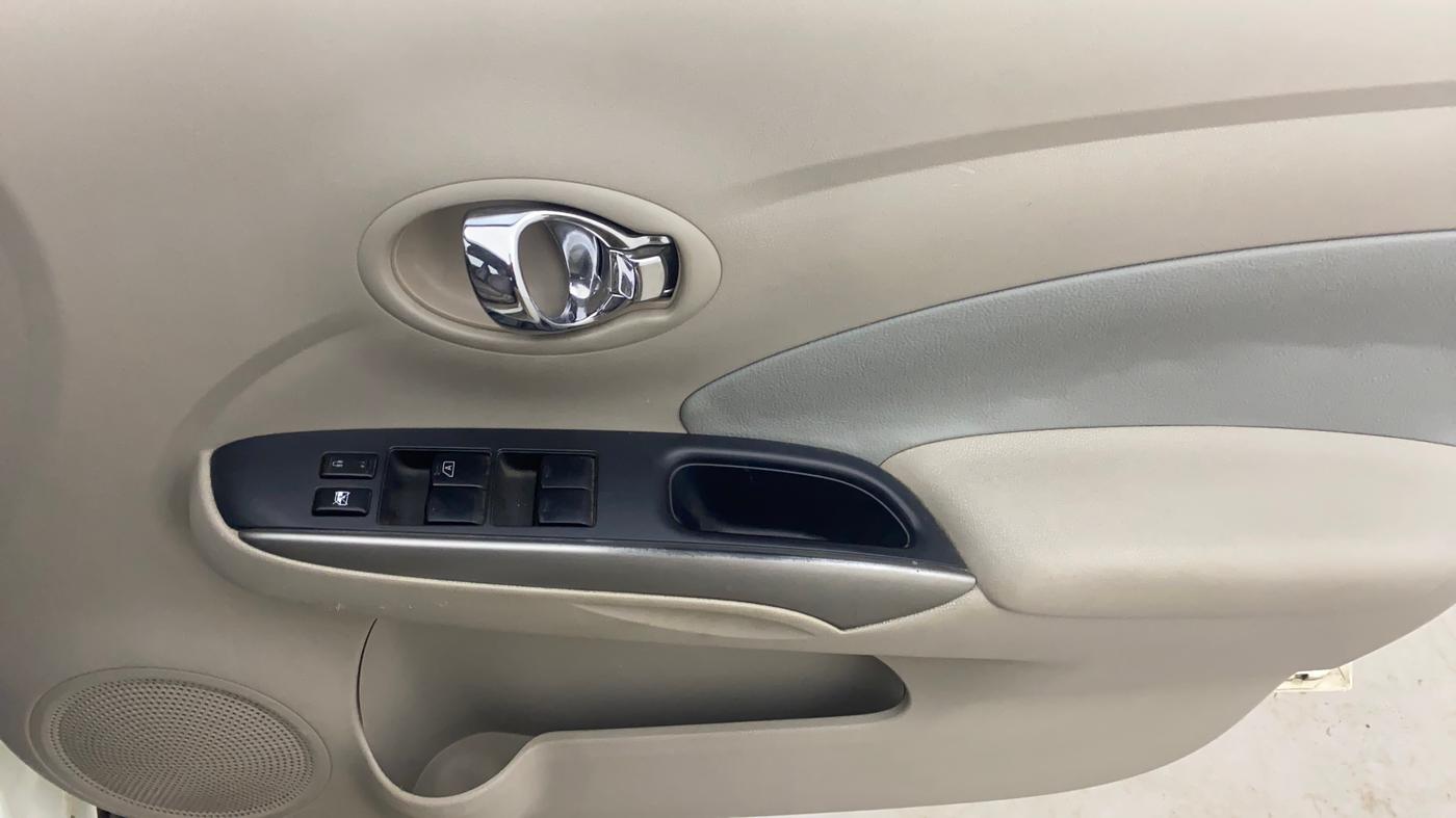 2014 Renault Scala RXL PETROL AT, Petrol, Automatic, 57,339 km, Driver Side Door Panels Control