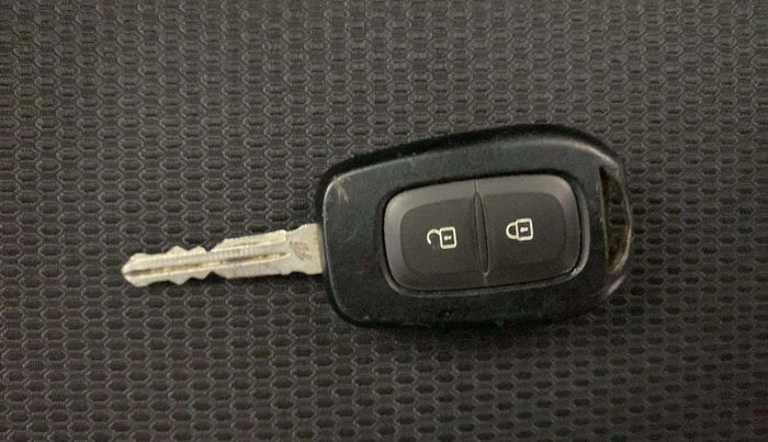 2020 Renault TRIBER RXT AMT, Petrol, Automatic, 28,292 km, Key Close Up