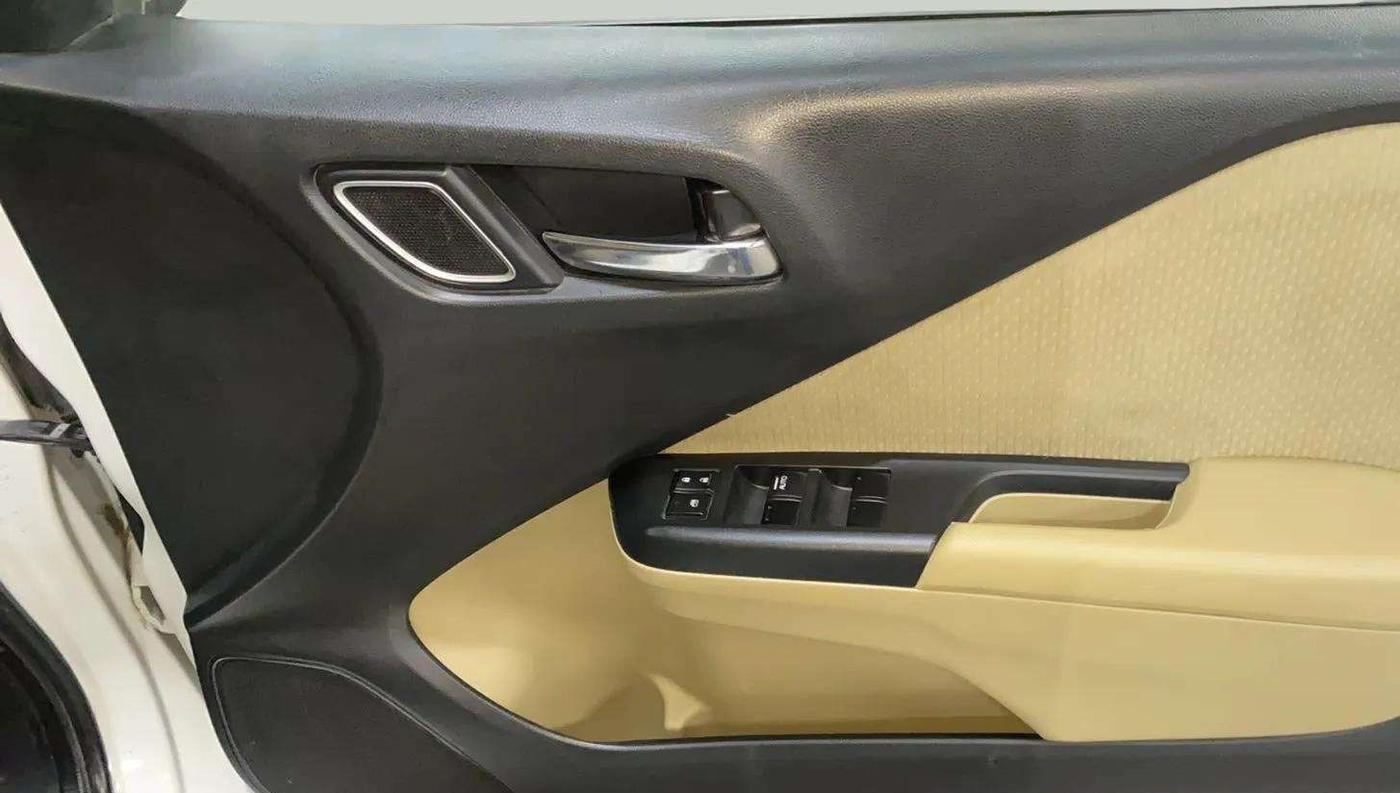 2017 Honda City 1.5L I-VTE V CVT, Petrol, Automatic, 34,292 km, Driver Side Door Panels Control
