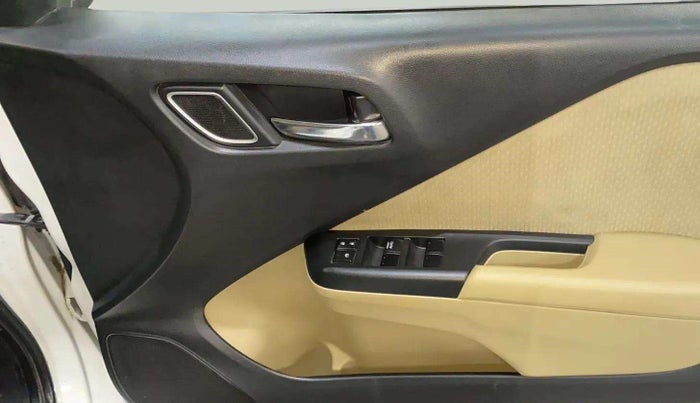 2017 Honda City 1.5L I-VTE V CVT, CNG, Automatic, 34,266 km, Driver Side Door Panels Control
