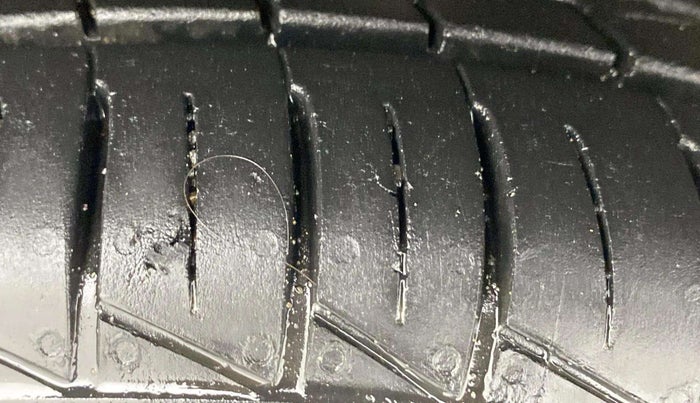 2022 Maruti Alto LXI O, Petrol, Manual, 9,206 km, Left Front Tyre Tread