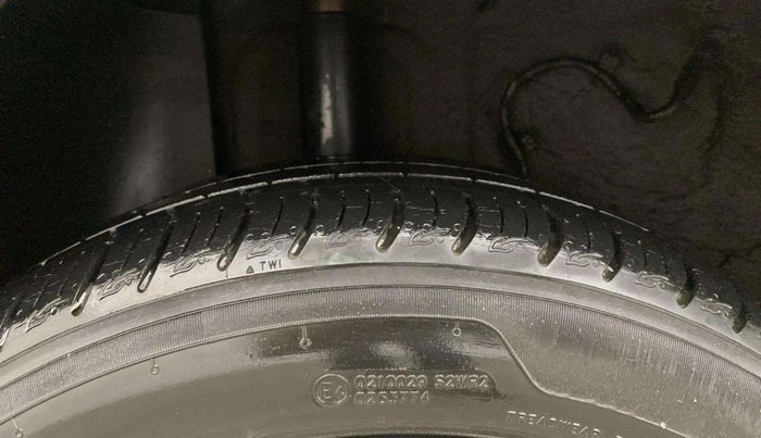 2020 Tata ALTROZ XZ PETROL, Petrol, Manual, 10,230 km, Right Rear Tyre Tread