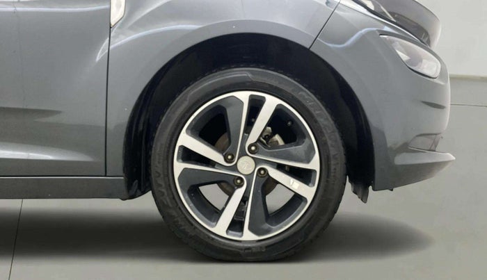 2020 Tata ALTROZ XZ PETROL, Petrol, Manual, 10,230 km, Right Front Wheel