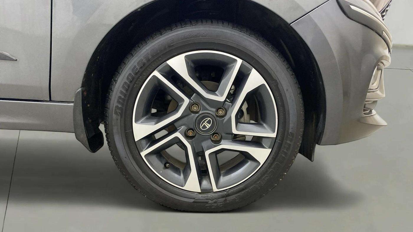 2020 Tata TIGOR XZA PLUS PETROL, Petrol, Automatic, 18,520 km, Right Front Wheel