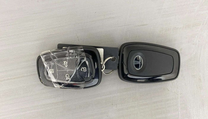 2020 Tata TIGOR XZA PLUS PETROL, Petrol, Automatic, 18,520 km, Key Close Up