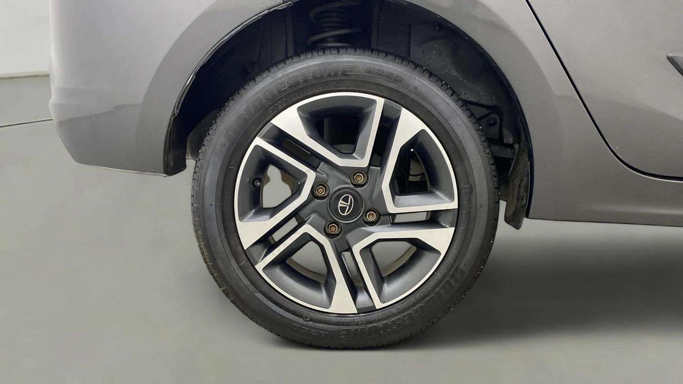 2020 Tata TIGOR XZA PLUS PETROL, Petrol, Automatic, 18,520 km, Right Rear Wheel