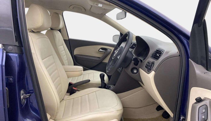 2014 Volkswagen Vento COMFORTLINE DIESEL 1.6, Diesel, Manual, 64,907 km, Right Side Front Door Cabin