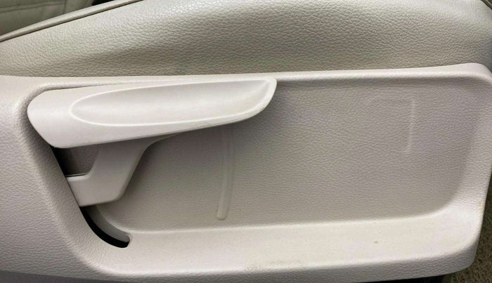 2014 Volkswagen Vento COMFORTLINE DIESEL 1.6, Diesel, Manual, 64,907 km, Driver Side Adjustment Panel