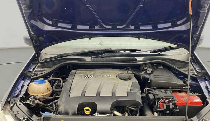 2014 Volkswagen Vento COMFORTLINE DIESEL 1.6, Diesel, Manual, 64,907 km, Bonnet (hood) - Insulation cover has minor damage