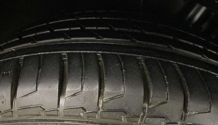 2021 Tata ALTROZ XT PETROL, Petrol, Manual, 73,360 km, Right Front Tyre Tread